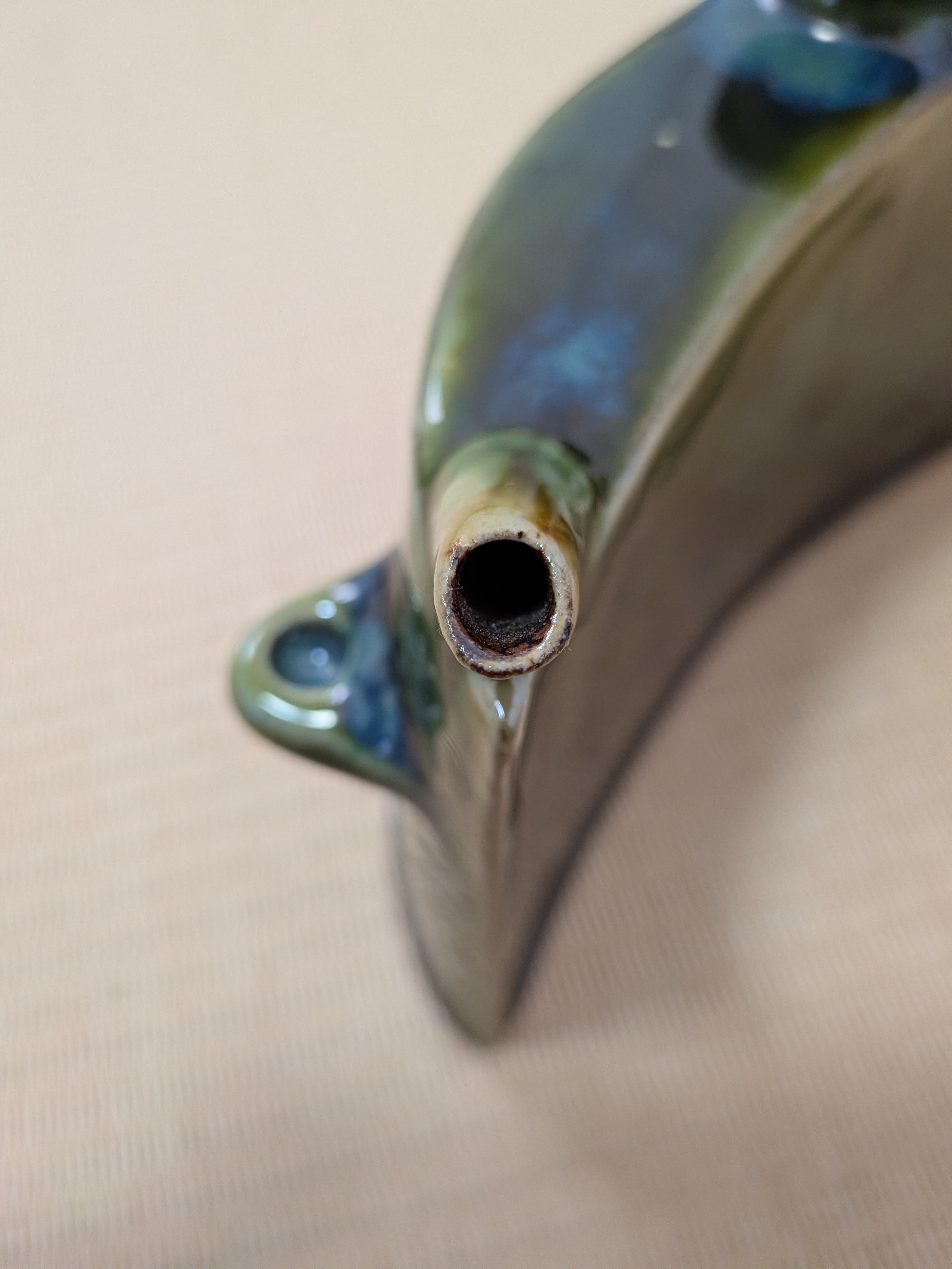Okinawan Ryukyu Master Yachimun Collection: Toubou Makiya Studio - Osamu Makiya (真喜屋 修), Emerald Deep-Glaze Crescent Hip Flask - Dakibin (抱瓶) - image 5