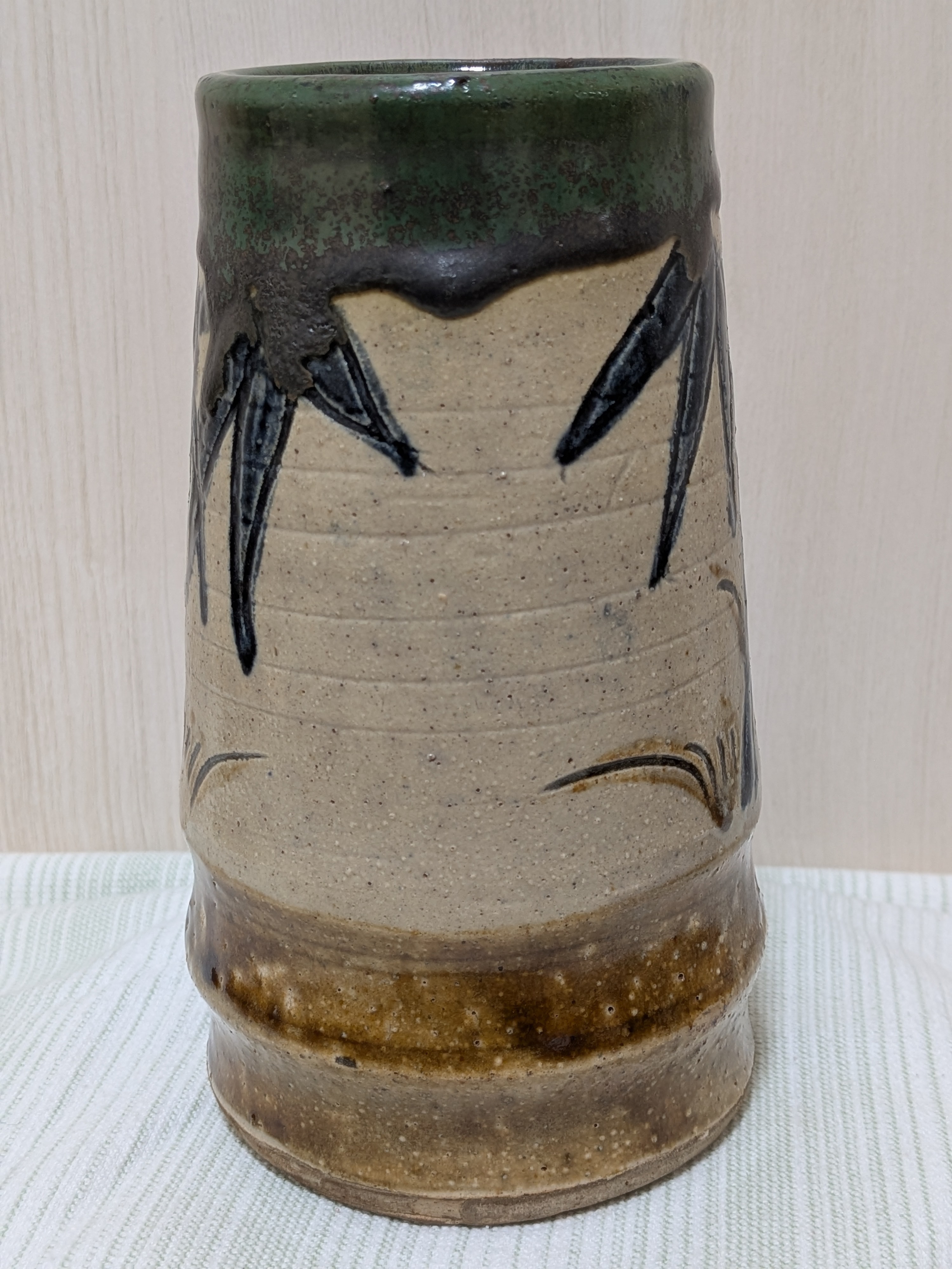 Okinawan Yachimun Ceramic Vase - Hand-Incised Bamboo Motif (竹紋) - thumbnail 3