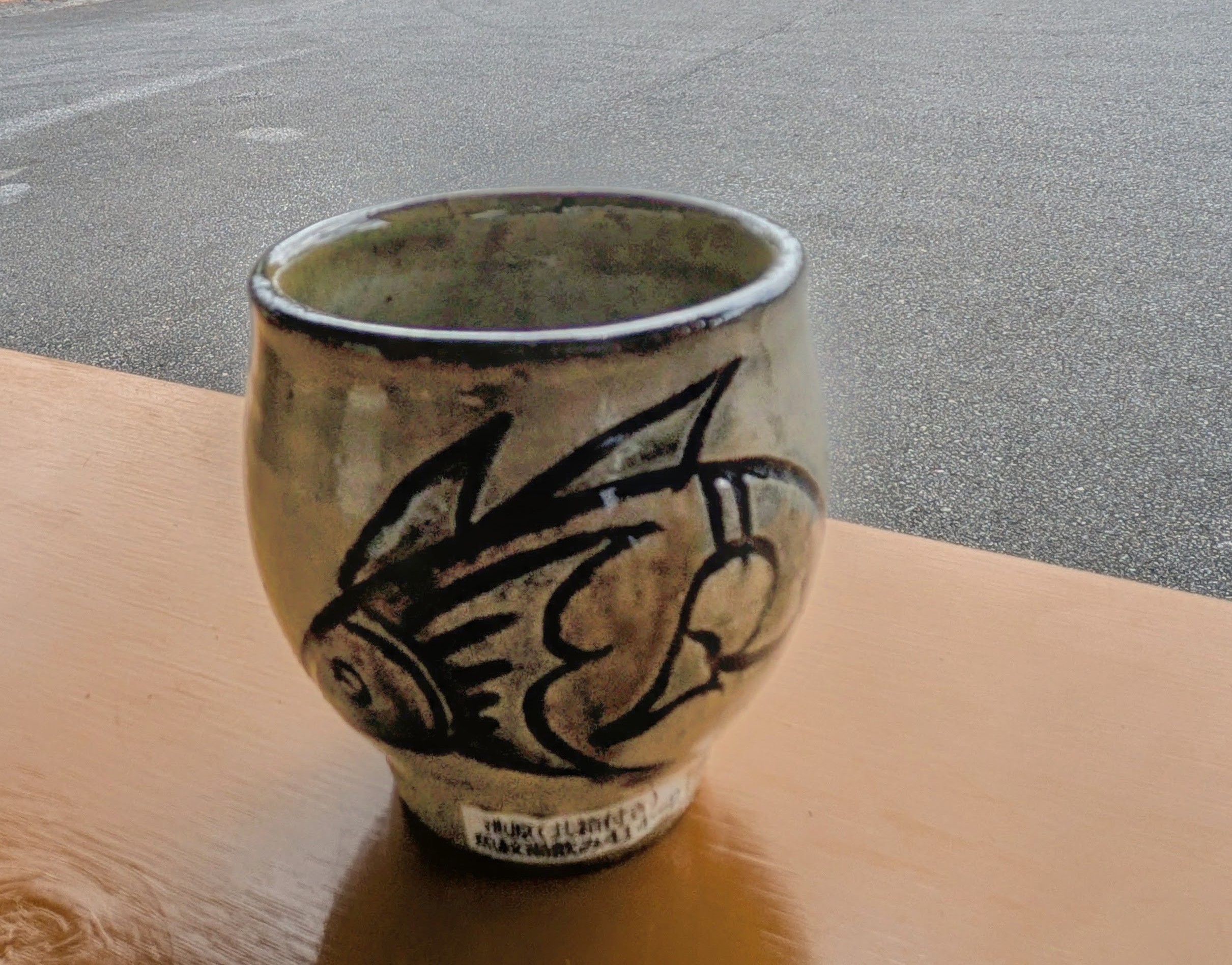 Okinawan Ryukyu Historic Yachimun Collection: Celebrated fish-motif tradition of Living National Treasure Jiro Kinjo (金城次郎), Handcrafted Okinawan "Gyomon" Fish-Motif Ceramic Cup / Yunomi (魚紋湯呑 / 魚紋杯) - image 1