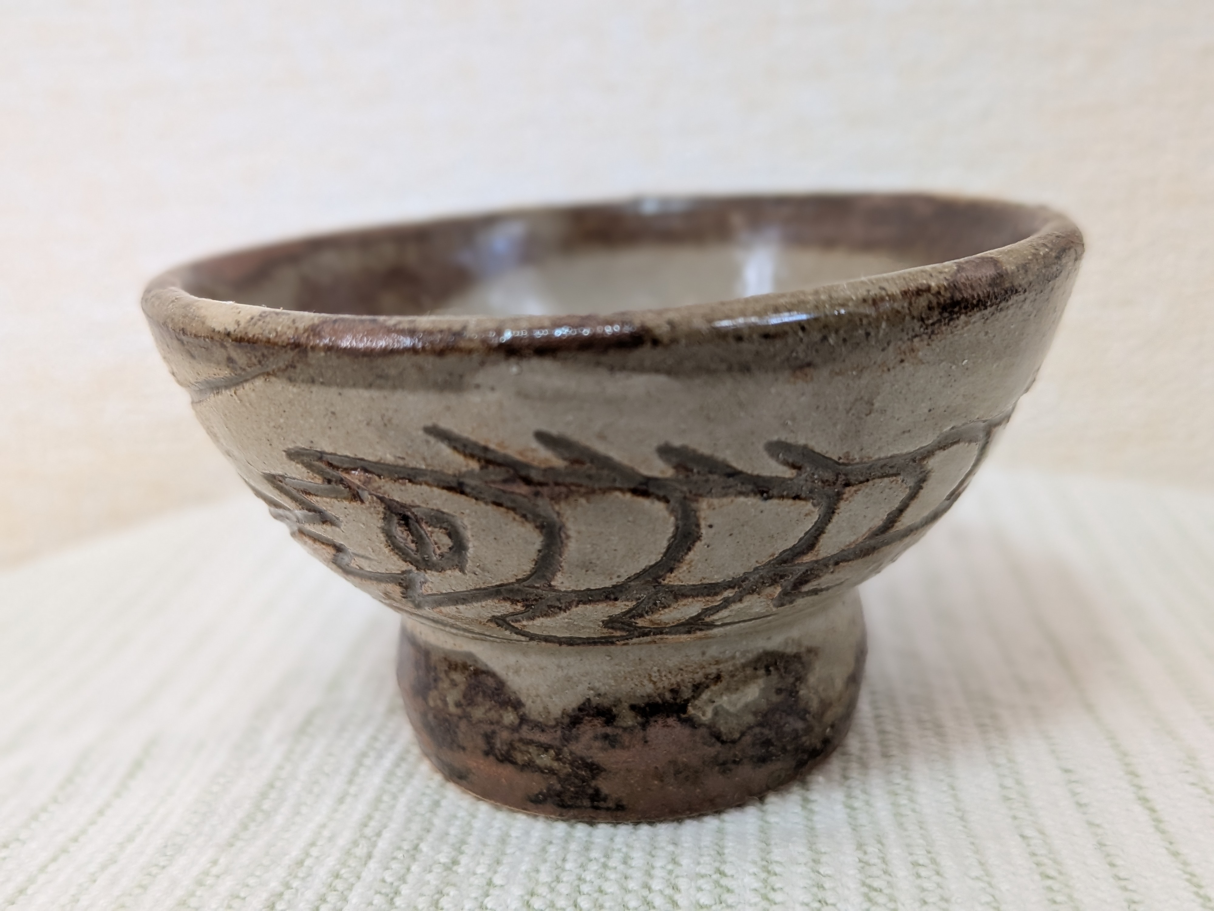 Toshio Kinjo Okinawan Yachimun Ceramic Guinomi Sake Cup - Hand-Incised Fish Motif (魚紋) - image 1