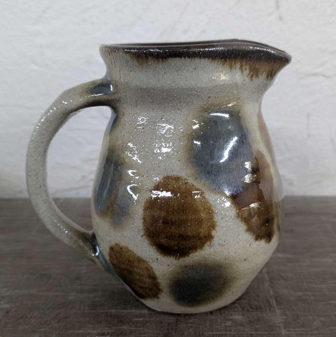 Okinawan Ryukyu Master Yachimun Ceramic Collection: Yomitan Mountain Kiln (Kita-gama) - Senior Master Potter Kyoji Matsuda (松田 共司) - Hand-Formed Polychrome Ten-uchi Pitcher / Creamer / Vase, Gosu to Ame Ten-uchi Pitcher - 呉須に飴点打 ピッチャー / 水差し - image 1