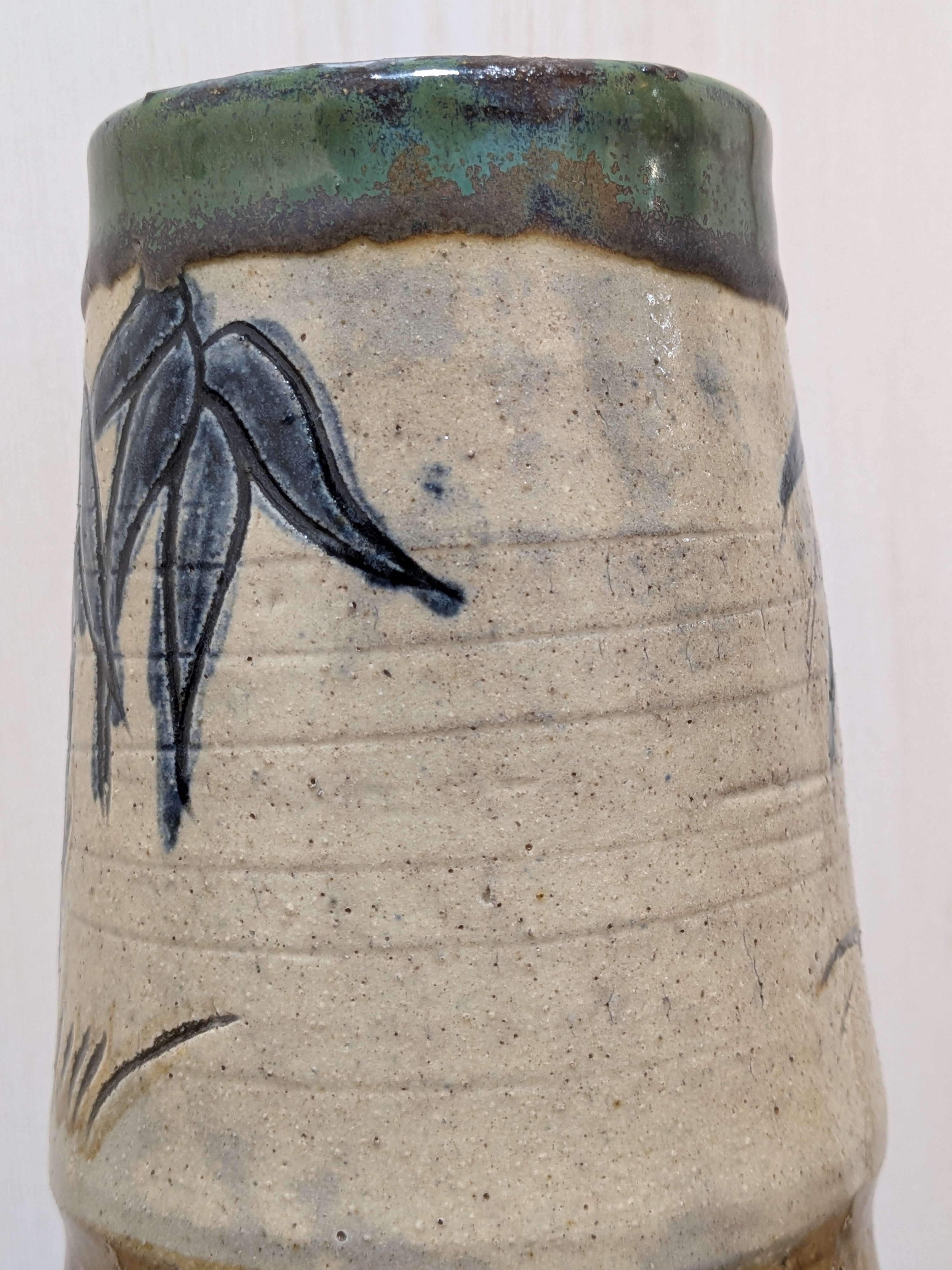 Okinawan Yachimun Ceramic Vase - Hand-Incised Bamboo Motif (竹紋) - thumbnail 6
