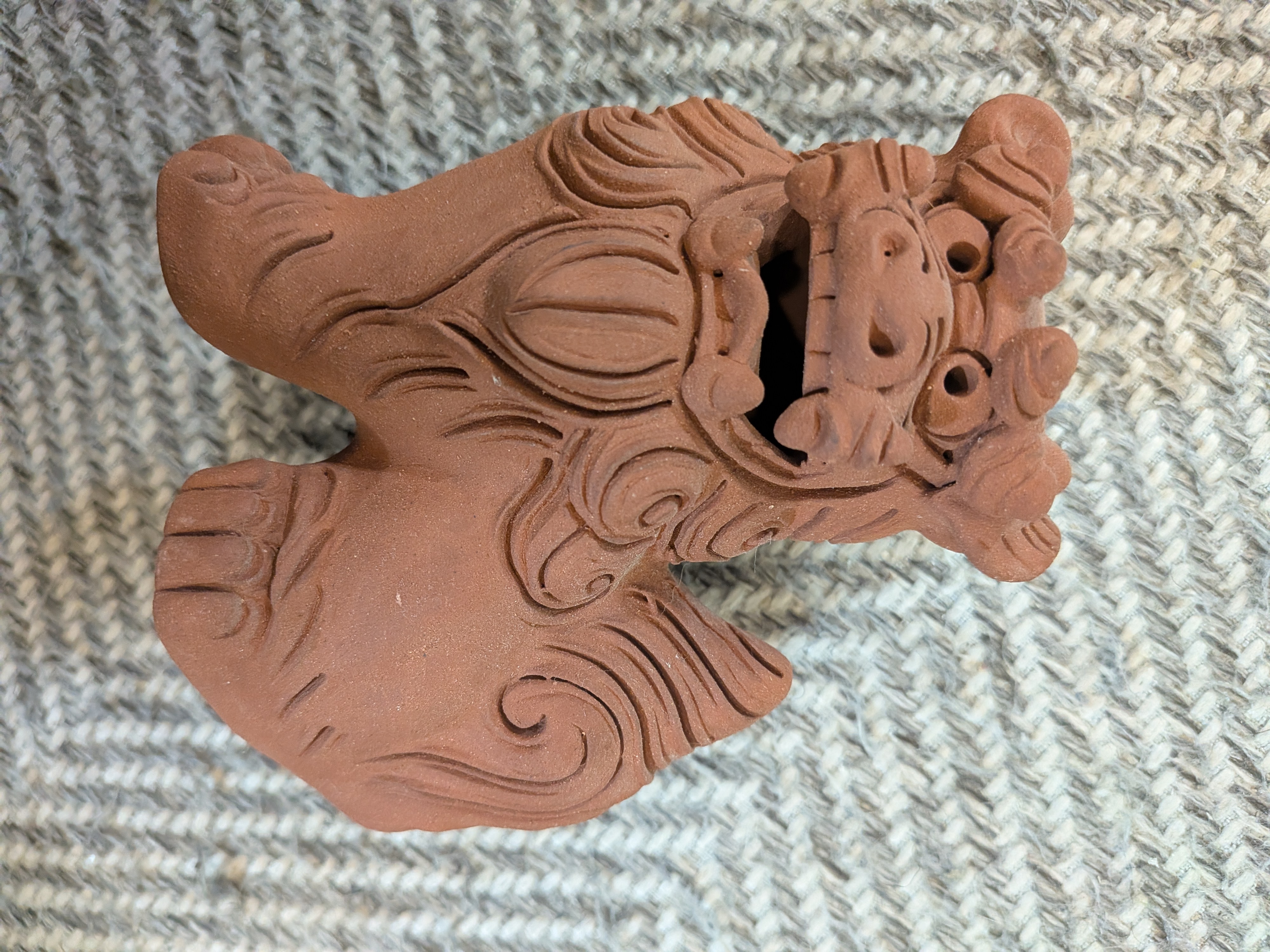 Okinawan Ryukyu Guardian Collection: Master Potter Katsunosuke Futamata (二俣勝之助) - Handcrafted Unglazed “Akyamu” Shisa Guardian Statues, Pair (赤土無釉シーサー一対) - thumbnail 1