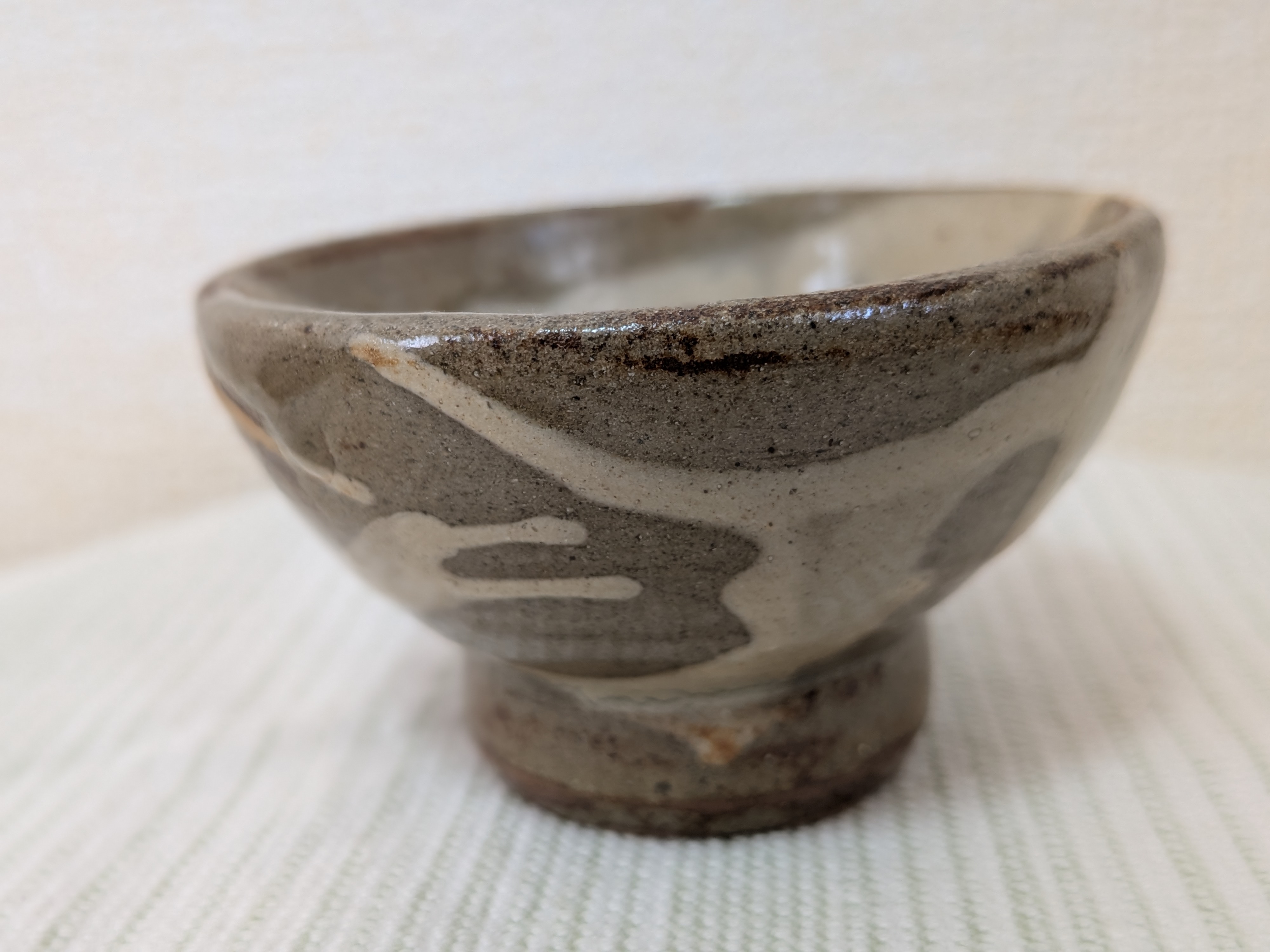 Toshio Kinjo Okinawan Yachimun Ceramic Guinomi Sake Cup - Hand-Incised Fish Motif (魚紋) - thumbnail 3
