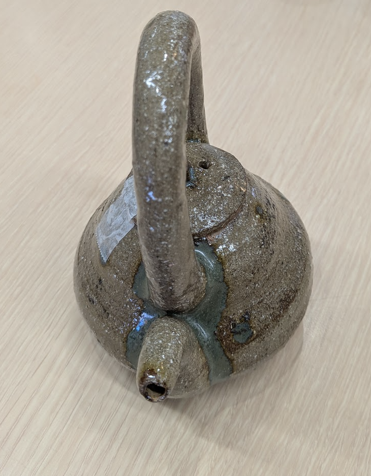Okinawan Ryukyu Historic Clay Collection: Katsunosuke Futamata: Handcrafted by master potter Katsunosuke Futamata (二俣勝之助) Shuri Castle Restored-Clay "Shoki" Sake Vessel / Teapot (酒器) - image 2