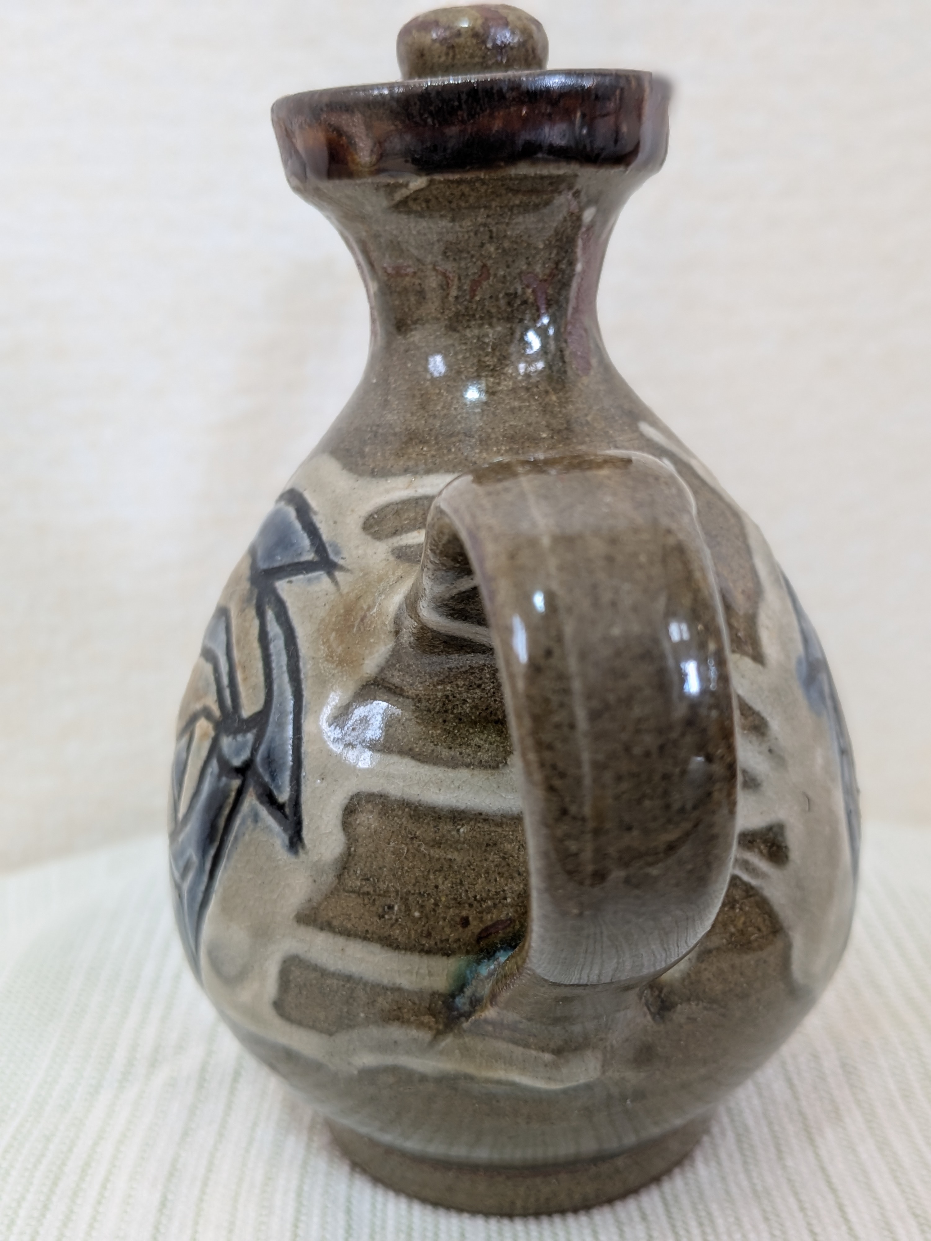 Toshio Kinjo Okinawan Yachimun Ceramic Pot - Hand-Incised Fish Motif (魚紋) - image 6