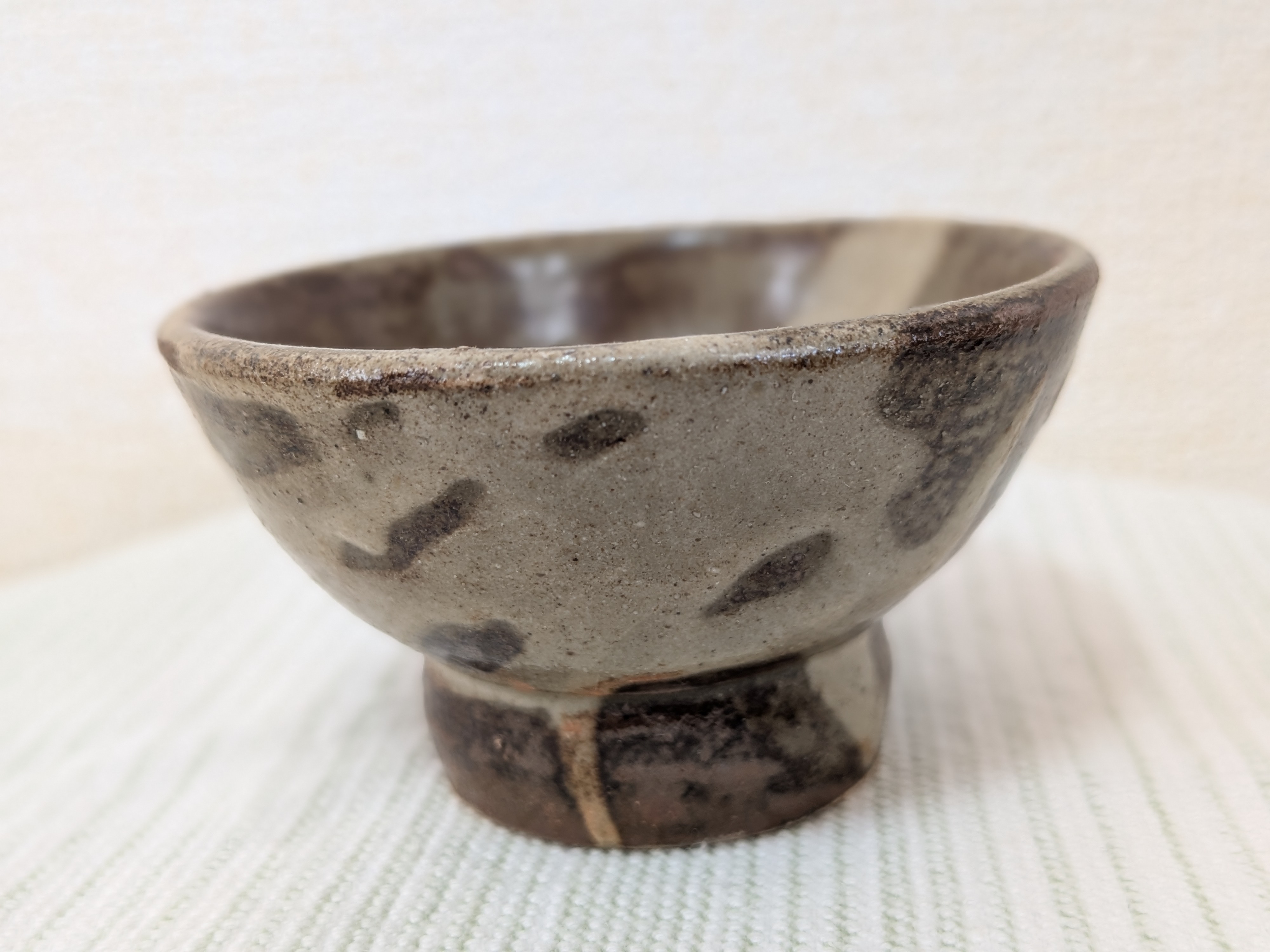 Toshio Kinjo Okinawan Yachimun Ceramic Guinomi Sake Cup - Hand-Incised Fish Motif (魚紋) - image 3