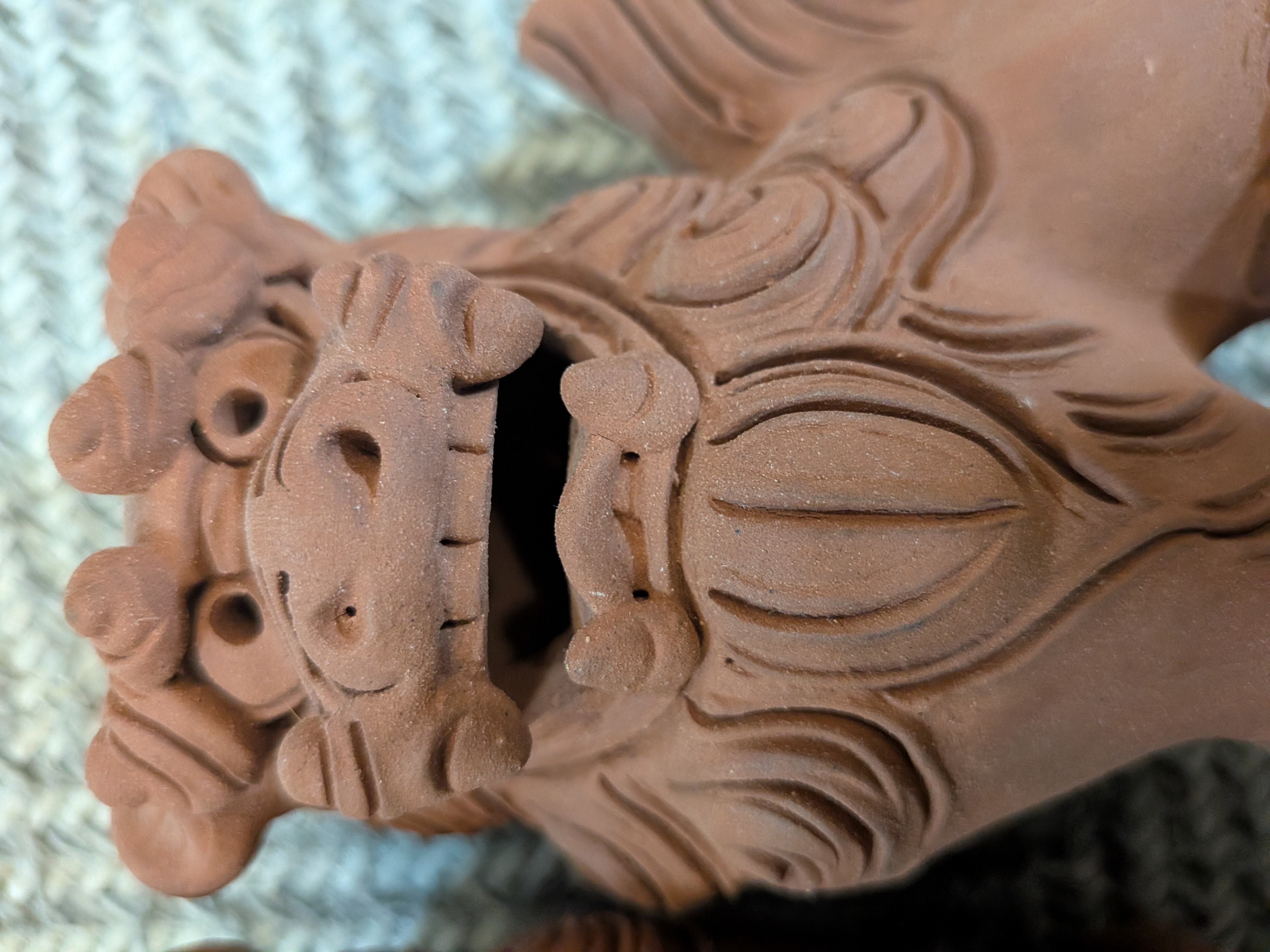 Okinawan Ryukyu Guardian Collection: Master Potter Katsunosuke Futamata (二俣勝之助) - Handcrafted Unglazed “Akyamu” Shisa Guardian Statues, Pair (赤土無釉シーサー一対) - image 4