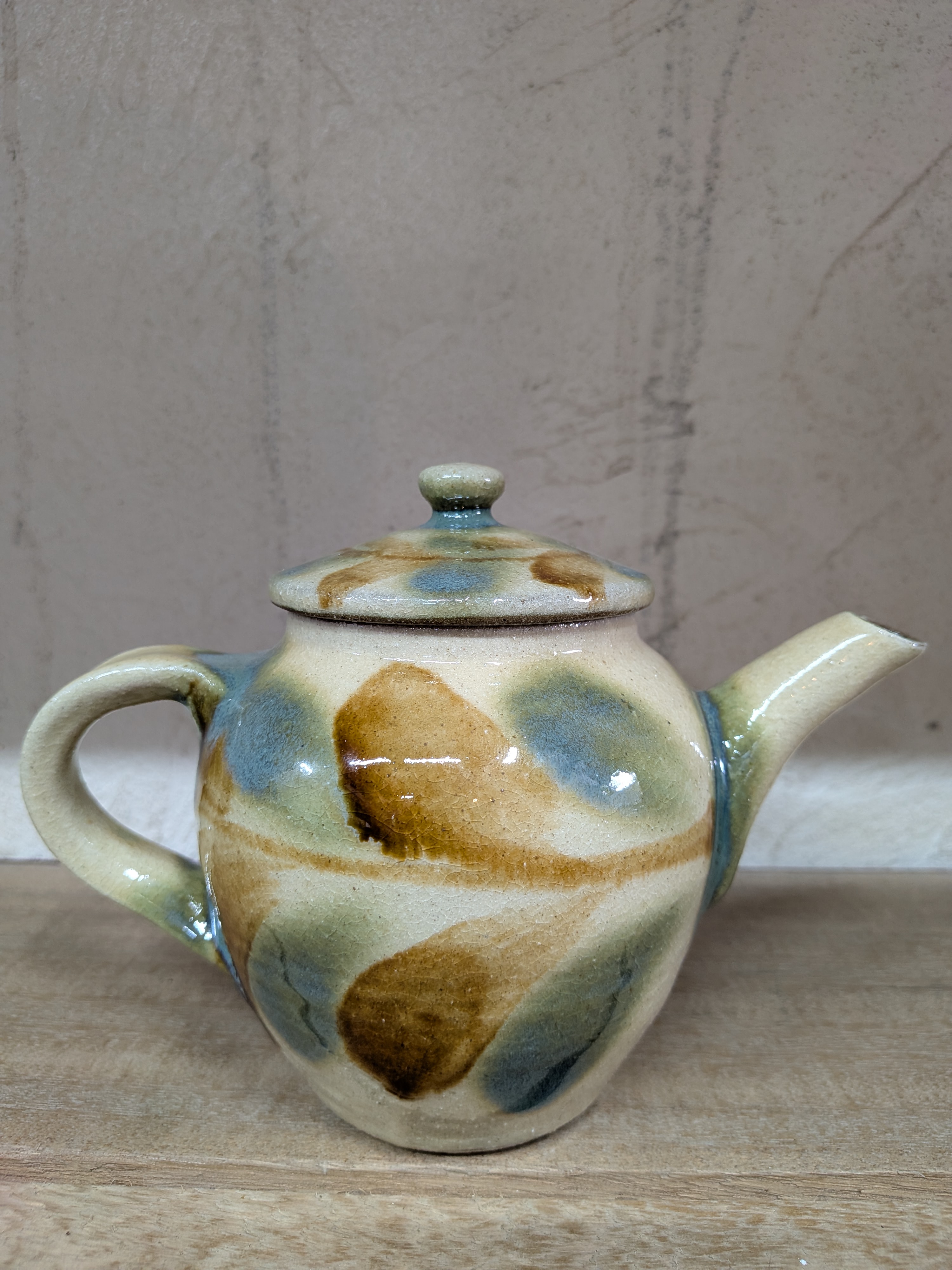 Okinawan Ryukyu Yachimun Fine Art Ceramic Collection: Yomitanzan-Yaki Kita-Gama Studio - Kyōshi Matsuda (松田 共司), Traditional Sansai Splash-Pattern Teapot, Sansai Ame-yu / Gosu Teapot - 三彩 飴釉・呉須 - thumbnail 1