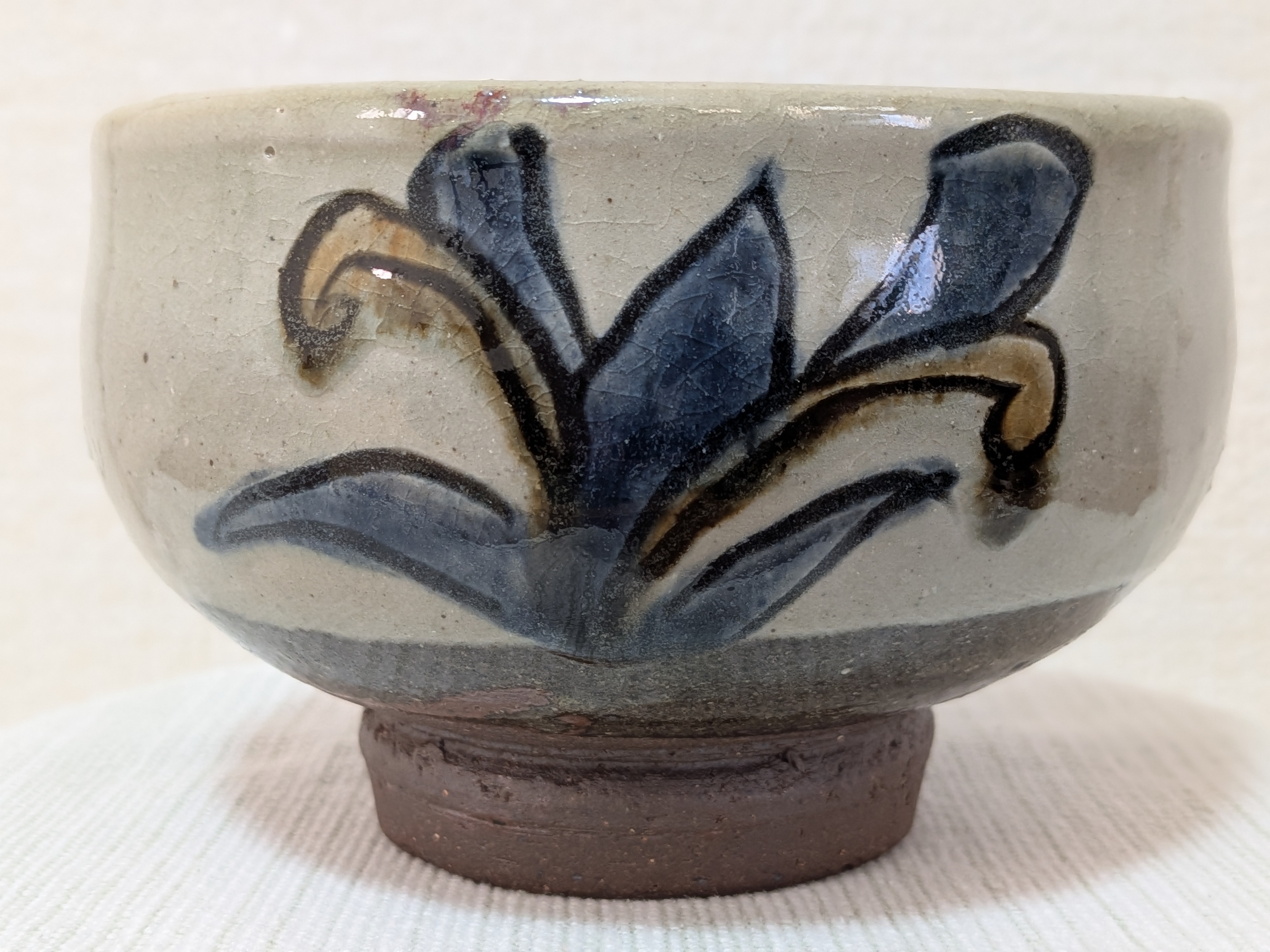 Jiro Kinjo Okinawan Yachimun Ceramic Tea Ceremony Cup/Bowl - Hand-Incised Ege / Lotus / Plant Motif - thumbnail 1