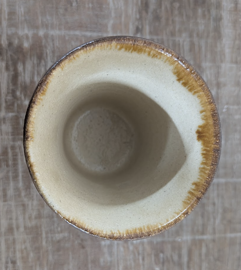 Okinawan Ryukyu Master Yachimun Ceramic Collection: Yomitan Mountain Kiln (Kita-gama) - Senior Master Potter Kyoji Matsuda (松田 共司) - Hand-Formed Polychrome Ten-uchi Ceramic Tumbler / Free Cup, Gosu to Ame Ten-uchi Free Cup - 呉須に飴点打 フリーカップ / フリーコップ - thumbnail 3