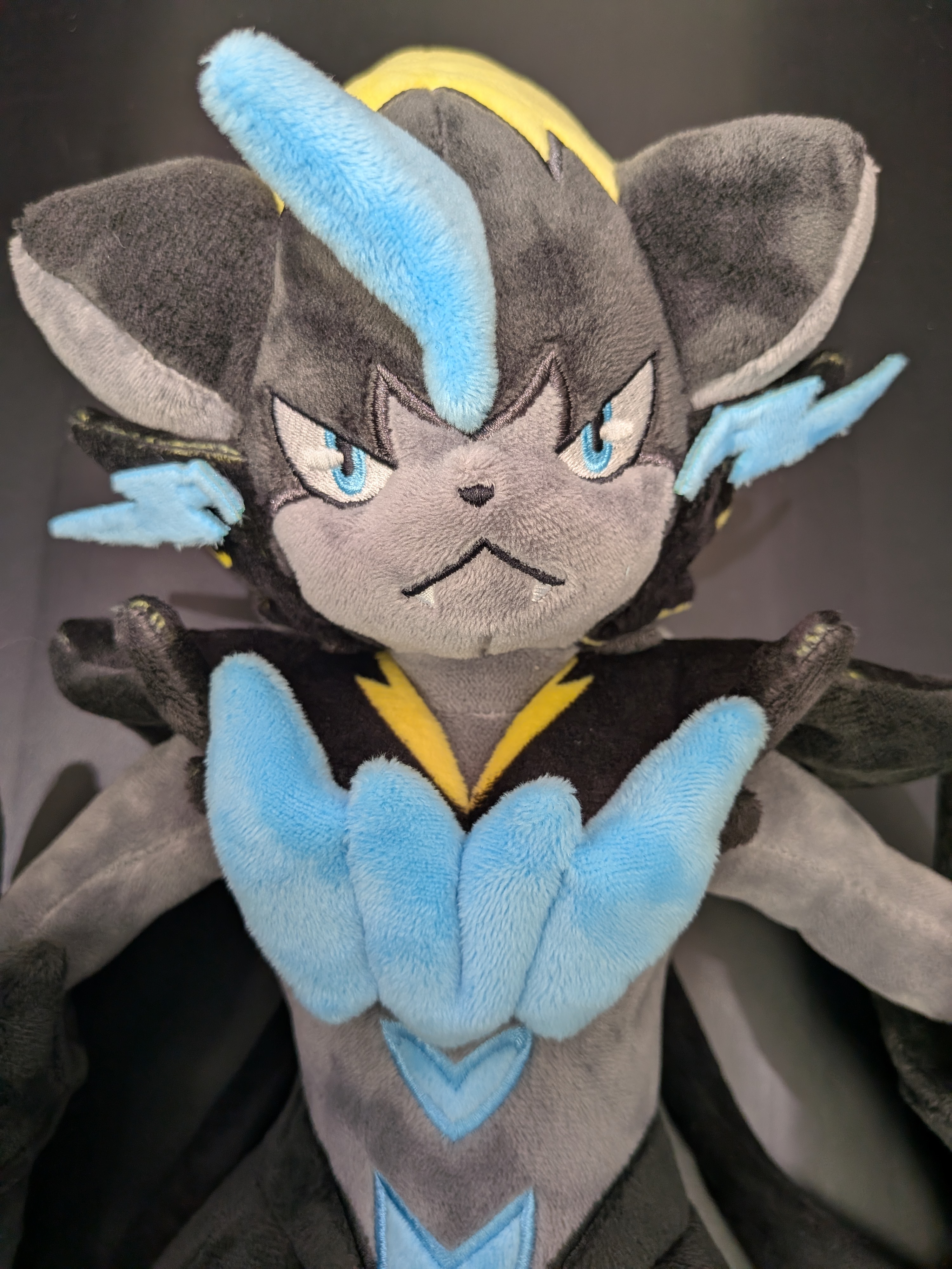 Pokémon Center Merchandise Line in Japan Original Collection: Shiny Zeraora Plush - thumbnail 2