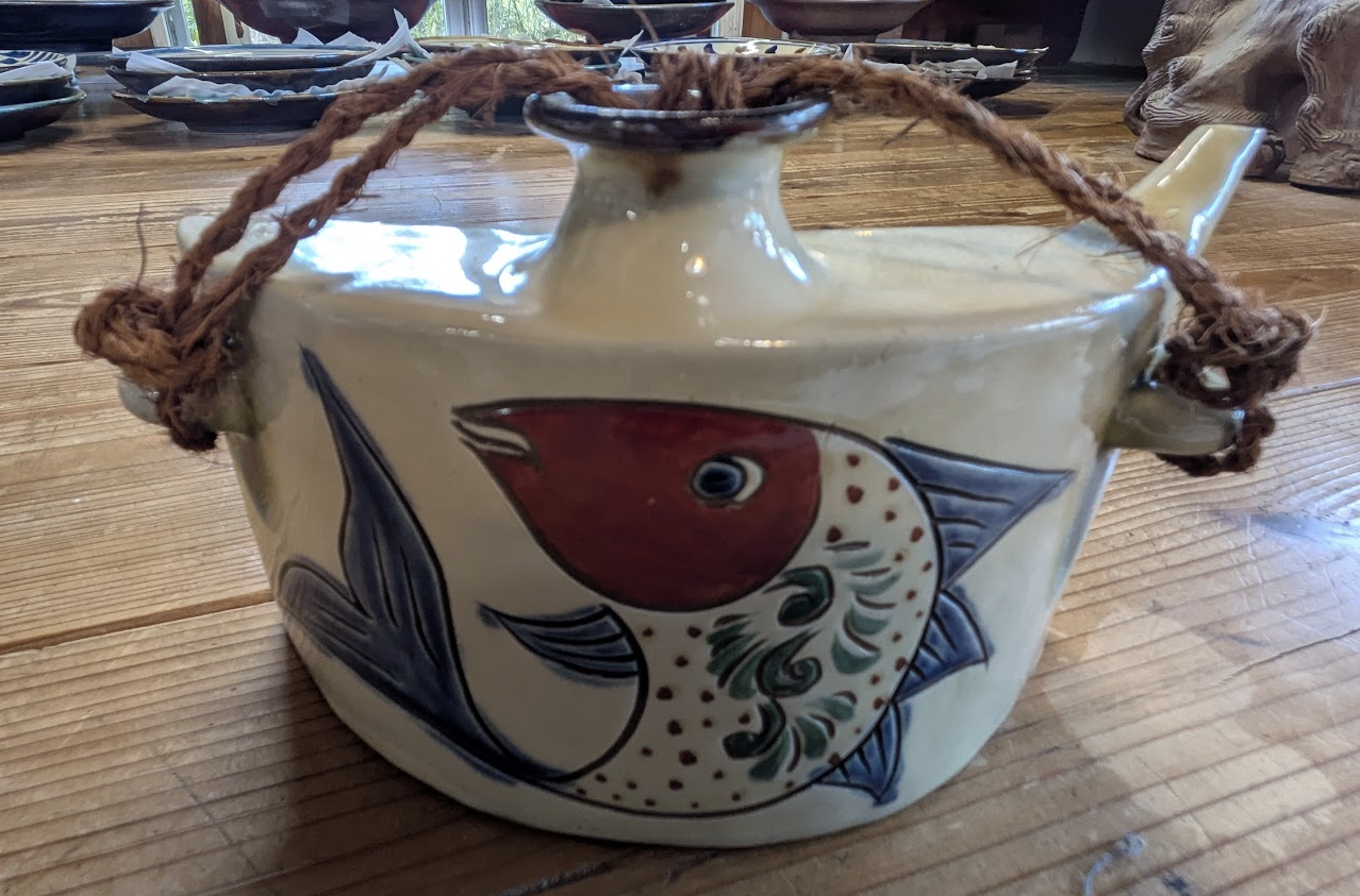Okinawan Ryukyu Historic Clay Collection: Master Tsunehide Shimabukuro (島袋常秀) - Handcrafted Okinawan Yachimun “Dakibin” Crescent Sake Flask / Vessel (抱瓶・魚紋) - image 2