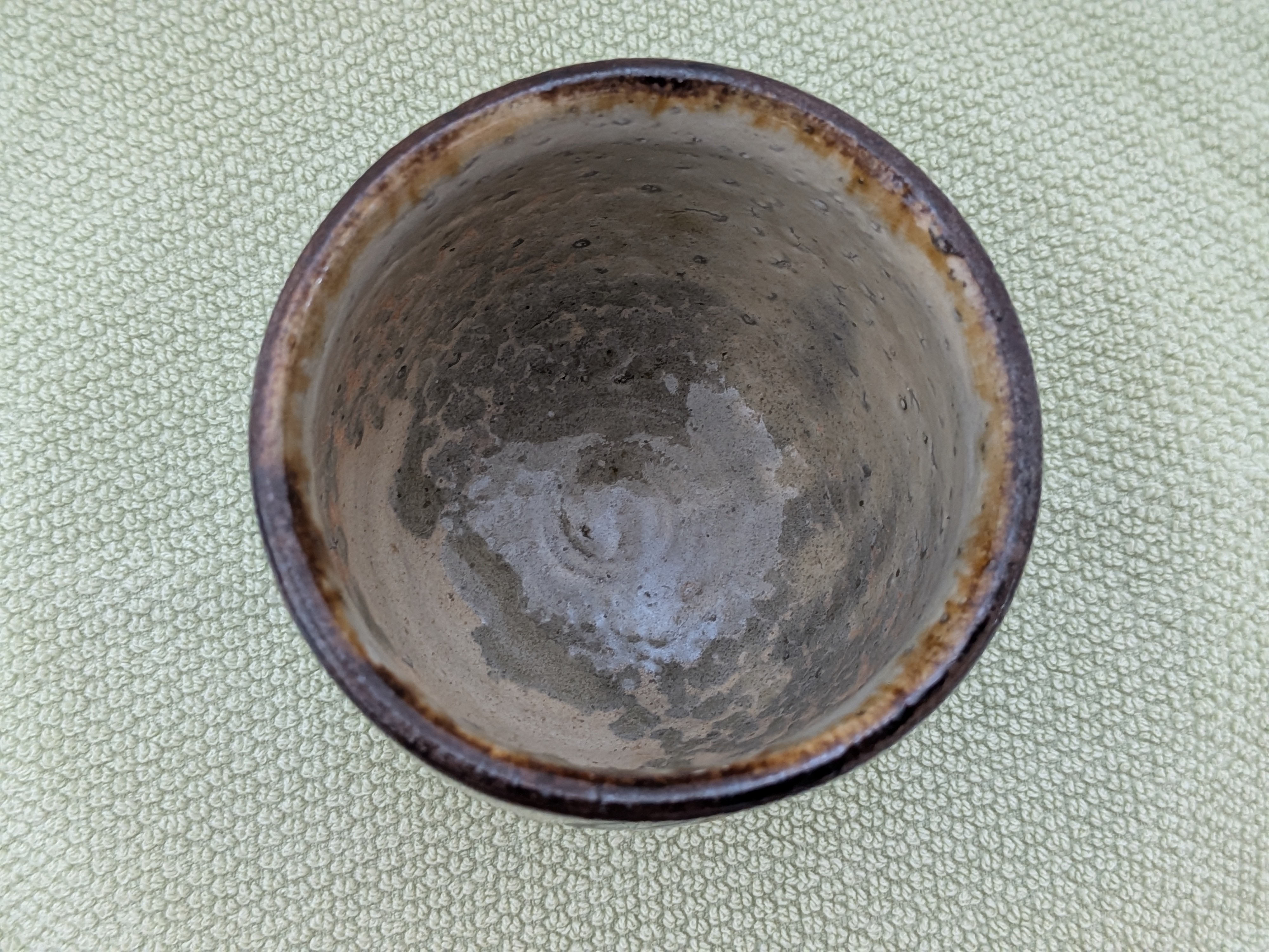 Jiro Kinjo Okinawan Yachimun Ceramic Yunomi Cup - Hand-Incised Fish Motif (魚紋)Description - thumbnail 3