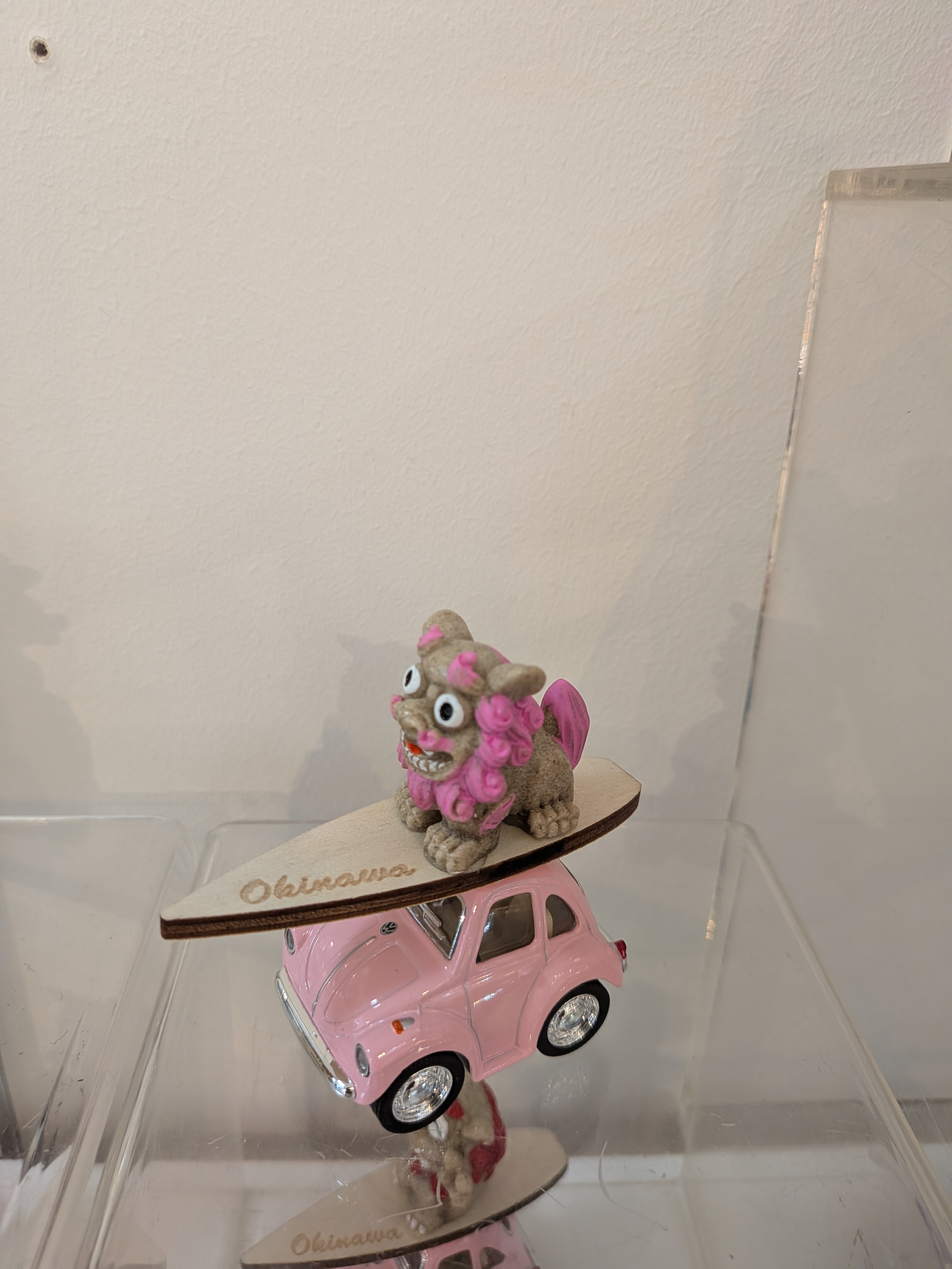 Okinawan Ryukyu Folk Art & Collectibles Collection: Handcrafted "Surf Shisa Mini Car" Figurine - Pink Beetle Variant (サーフ獅子ミニカー小) - thumbnail 2