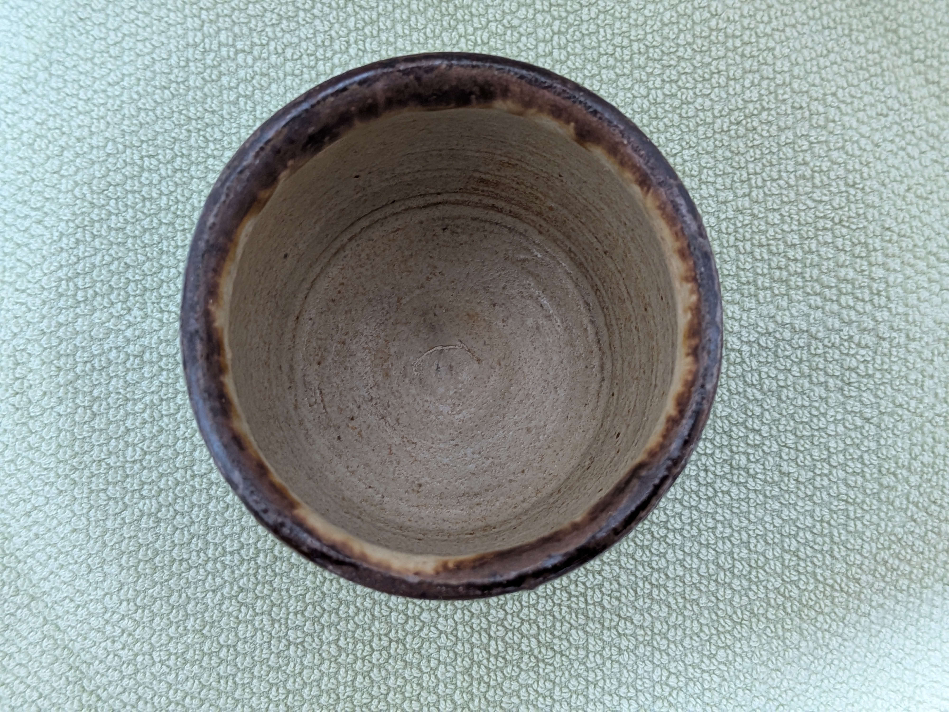 Jiro Kinjo Okinawan Yachimun Ceramic Cup - Hand-Incised Fish Motif (魚紋) - thumbnail 6